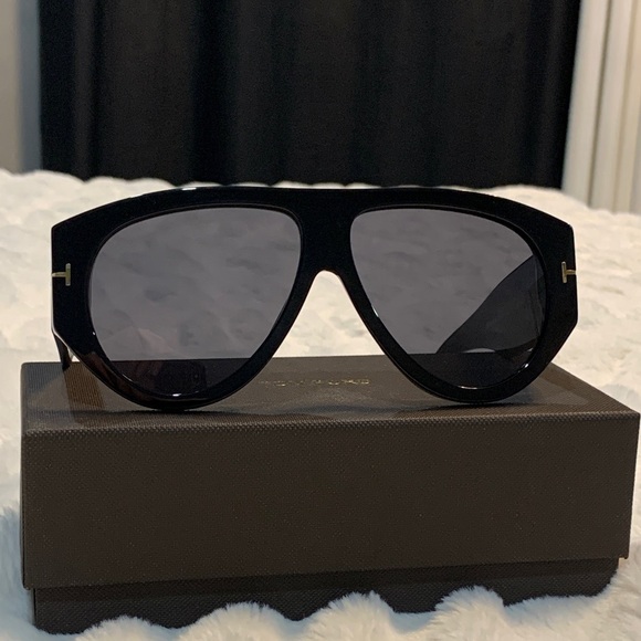 Tom Ford Black and Gold Sunglasses - Picture 12 of 12